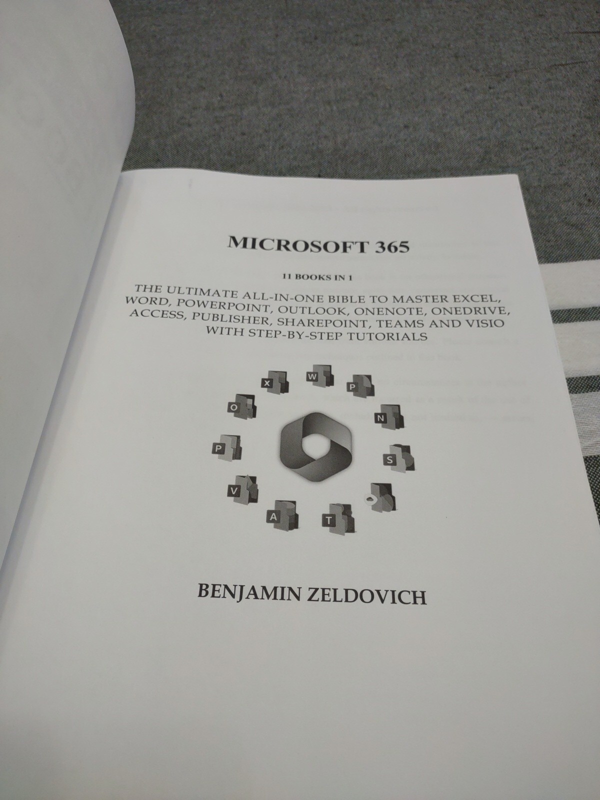 New*** Microsoft 365: 11 Books in 1: 2023 Ed. 11 Books in 1 by B. Zeldovich